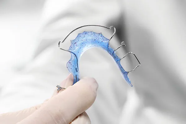 Hawley Retainer - Image 3